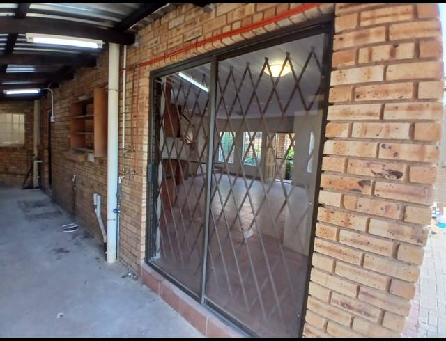 4 BEDROOM HOUSE FOR SALE IN BO-DORP